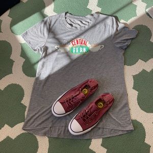 Friends tee Nwot size L very cute